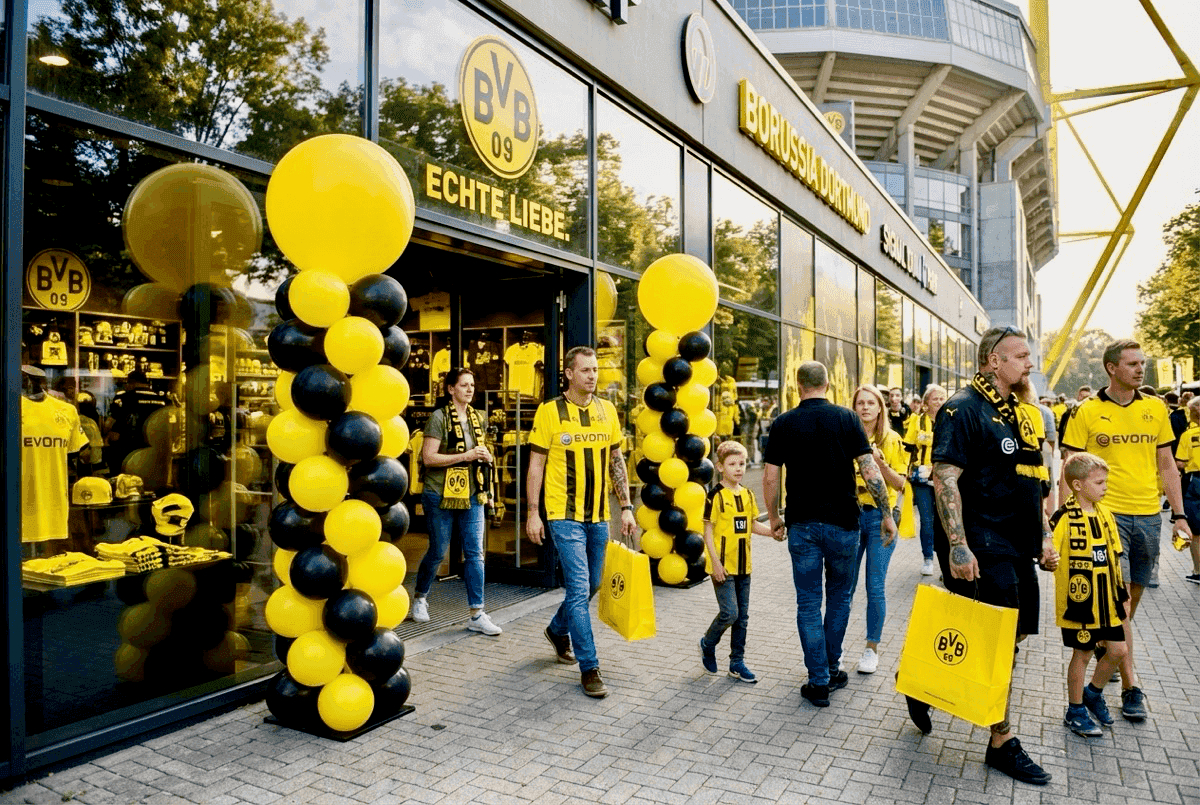 Complete festive balloon arrangement