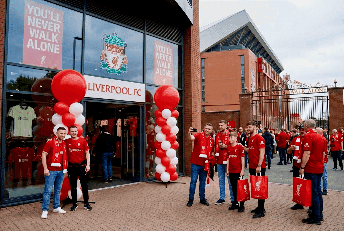 Enthusiastic balloon decorations for football