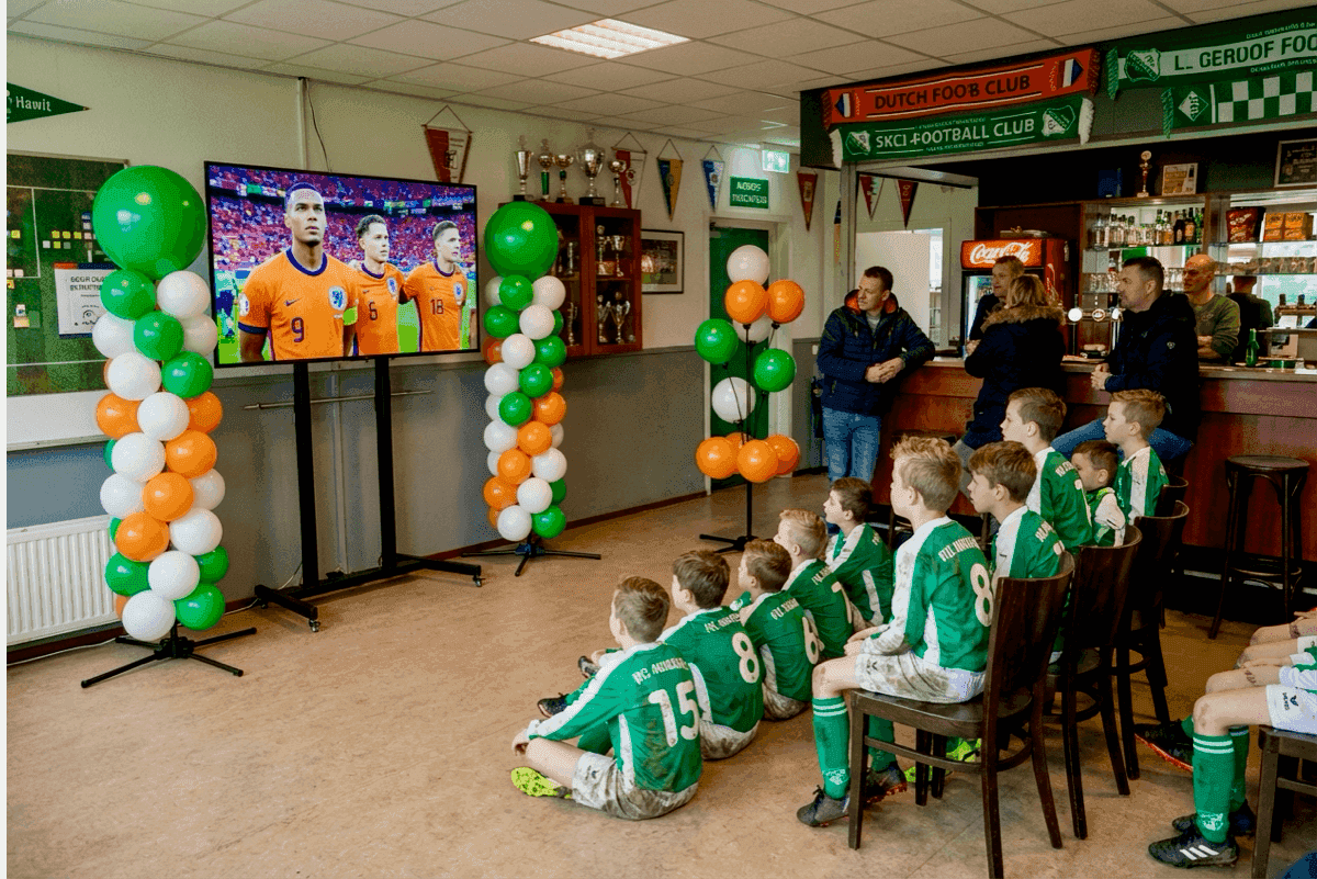 Colorful balloon decorations as eye-catcher