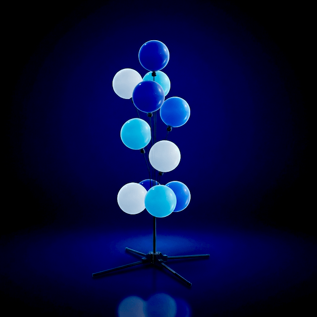 PilaMania standard balloon fountain with 13 balls on slender pole